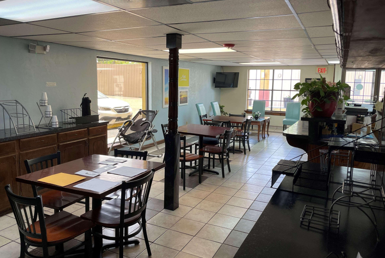 Public Area, Executive Inn & Suites Marshall, Harrison