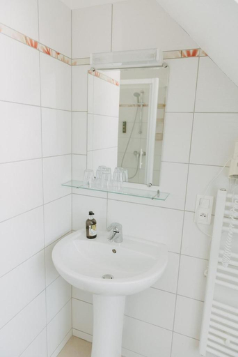 Bathroom 4, Logis Hotel du Chateau, Loir-et-Cher