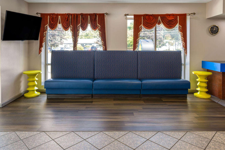 Public Area 2, Days Inn & Suites by Wyndham Albany, Albany