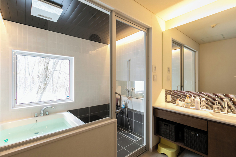 Bathroom 3, White Tree Lodge, Shinano