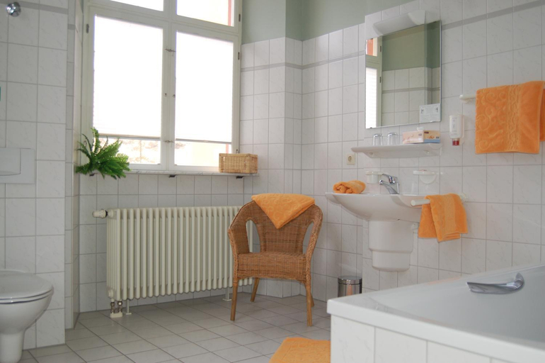 Bathroom 3, SchlossHOTELGedern, Wetteraukreis