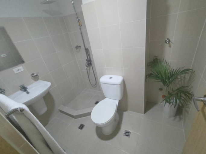 Bathroom 4, Grass Residences Tower 4 SM NORTH, Quezon City