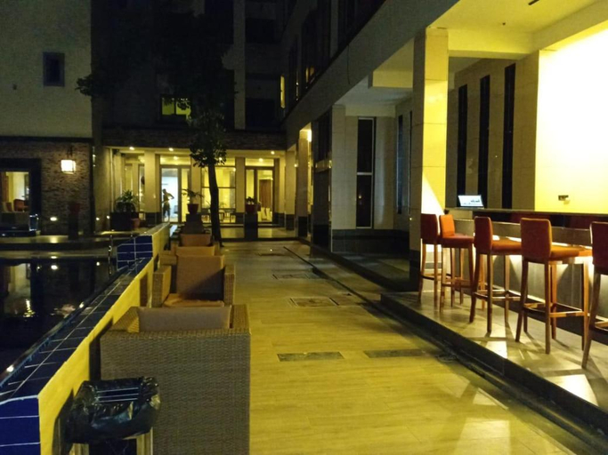 Food & Drinks, Mulligan Hotel, Mainland