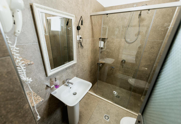 Bathroom 3, Hotel Floga, Shkodrës