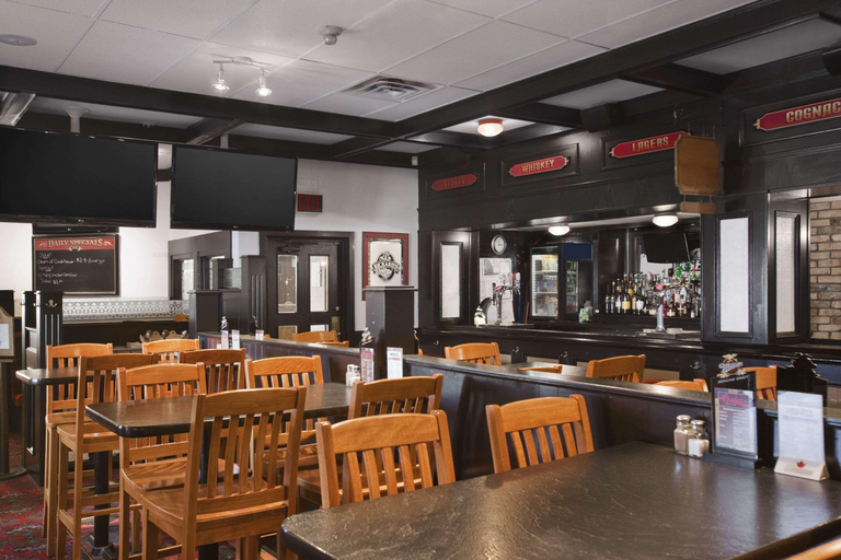 Food & Drinks 5, Travelodge by Wyndham Cambridge - Waterloo, Waterloo