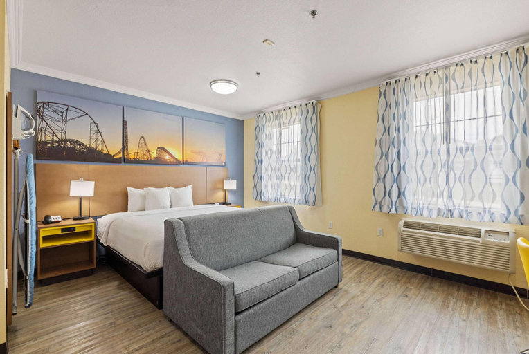 Bedroom 4, Days Inn & Suites Euless Dfw Airport South, Fort Worth