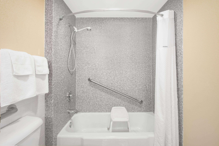 Bedroom 3, Super 8 by Wyndham Ashland, Ashland