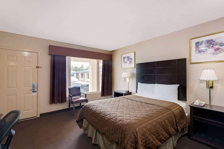 Bedroom 3, Travelodge By Wyndham Ozona, Ozona