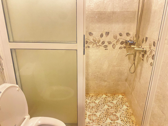 Bathroom 3, Jinna suites limited, Mukono