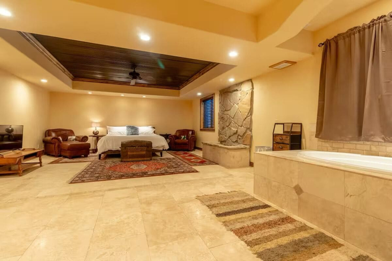 Others 5, 14 Guests 5BR 2BA Game room and Living, Iron