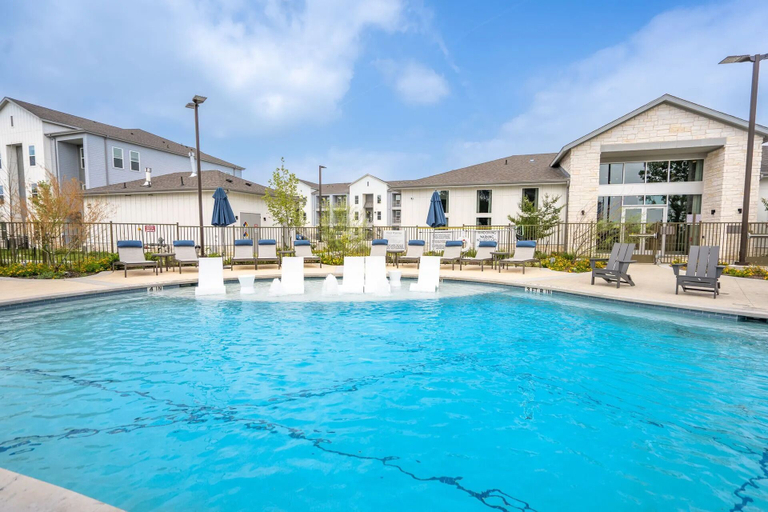 Sport & Beauty 3, Blue Goose Apartments by Landing, Travis