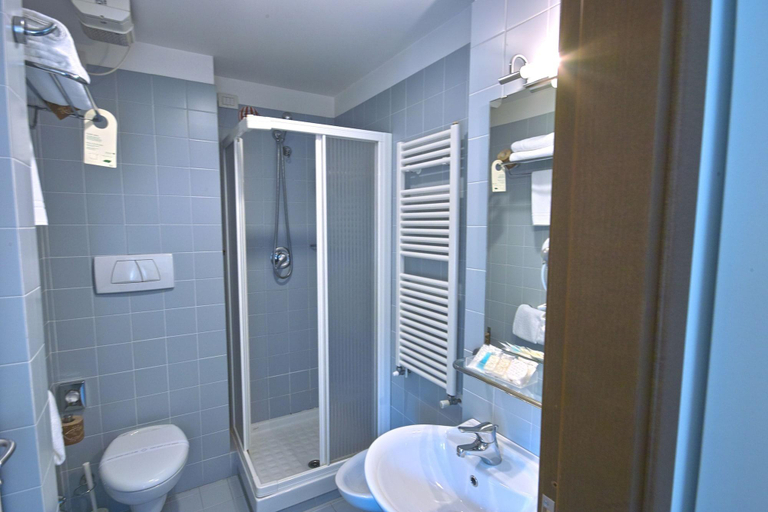 Bathroom 4, Hotel L'Approdo, Genova
