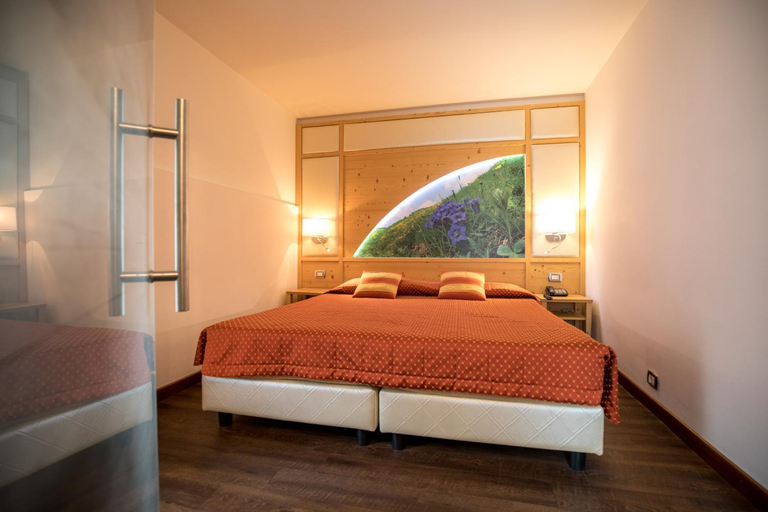 Bedroom 2, Hotel Touring, Trento