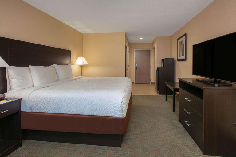 Bedroom 3, Days Inn & Suites By Wyndham Florence/Jackson Area, Rankin