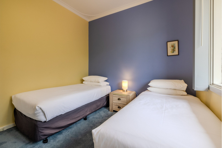 Bedroom, Holly's Beach House - the BnB Collection, Albany