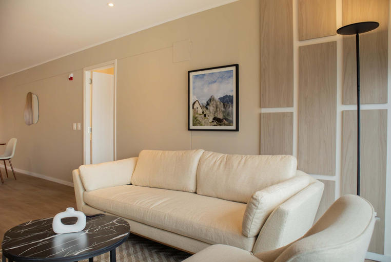 Room 2, w Elegant 2BR Apartment in Miraflores Steps From Larcomar, Lima