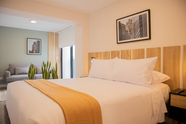 Room 2, w Radiant 1BR w Private Balcony in Miraflores, Lima