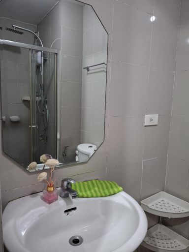 Bathroom 2, Grass residence tower3 3034, Quezon City