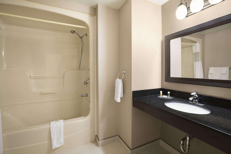 Bathroom 4, Days Inn by Wyndham Stouffville, York
