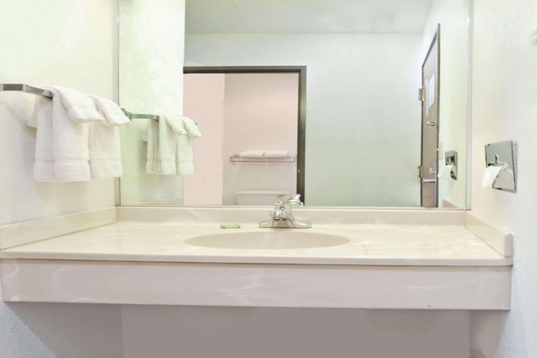 Bathroom 4, Super 8 by Wyndham Monee, Will