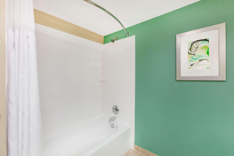 Bathroom 4, Baymont by Wyndham Midland Center, Midland