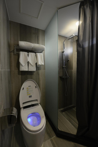 Bathroom 4, Wyndham Garden Guam, Tumon
