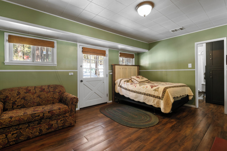 Bedroom 1, Mountain Xscape, San Bernardino