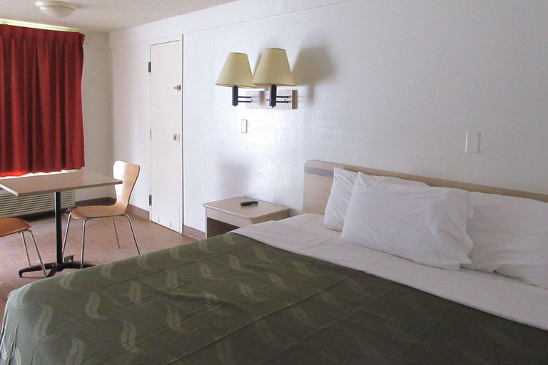 Bedroom 3, Rodeway Inn Washington Area, Washington