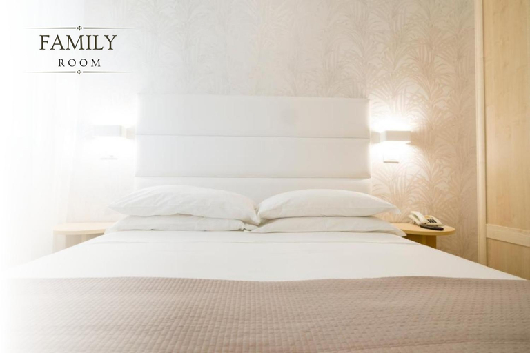 Bedroom 3, Hotel Constellation, Rimini
