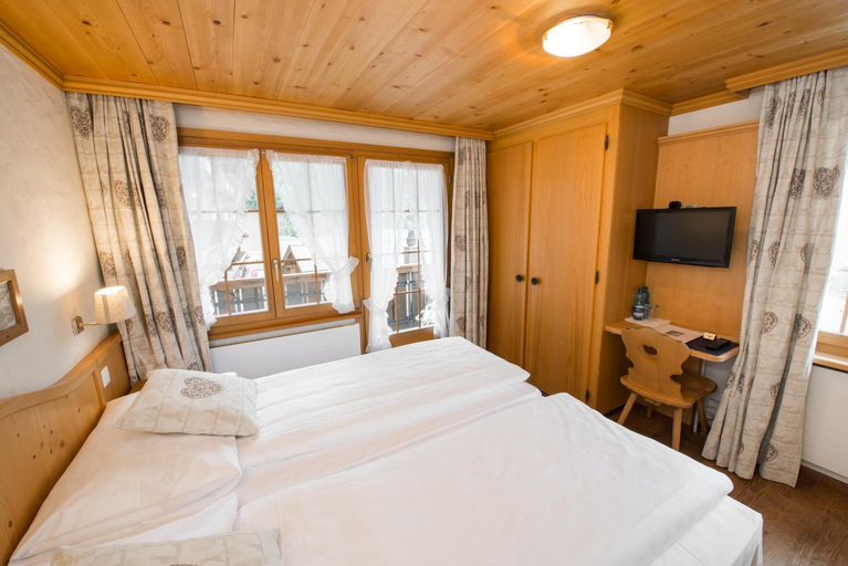 Bedroom, Sporthotel Victoria, Saanen