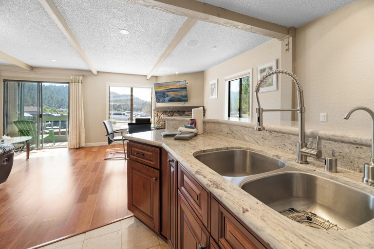 Others 4, Lakeview Condo, San Bernardino
