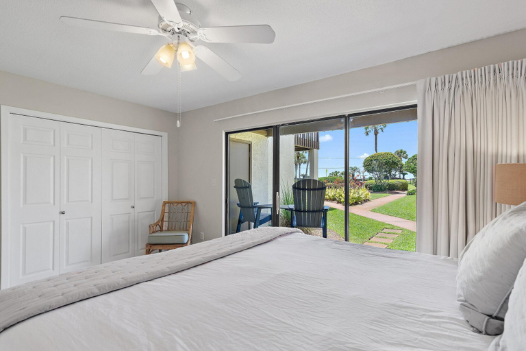 Bedroom 3, Blue Surf 7, Walton