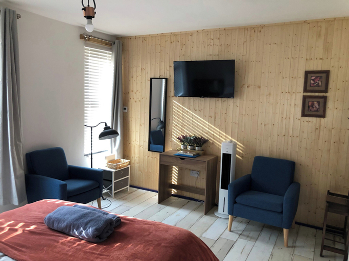 Room, 1-bed Apt, Sleeps 2, 20 Mins to Peak District, Derbyshire
