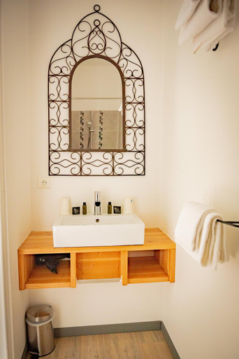 Bathroom 2, Hotel Henri IV - Restaurant, Gers
