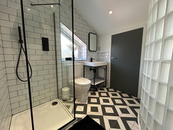 Bathroom 3, Cuthbert's Yard, Lincolnshire