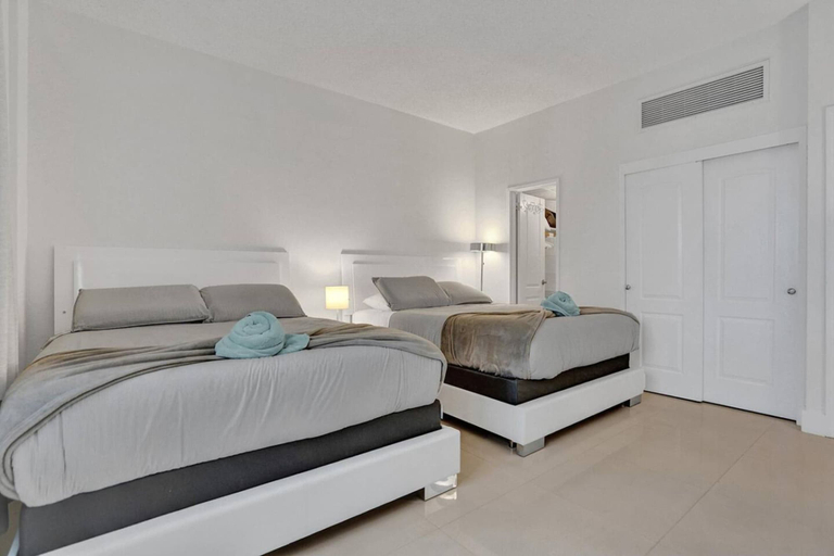 Room 4, Beach Penthouse Ocean Paradise, Broward