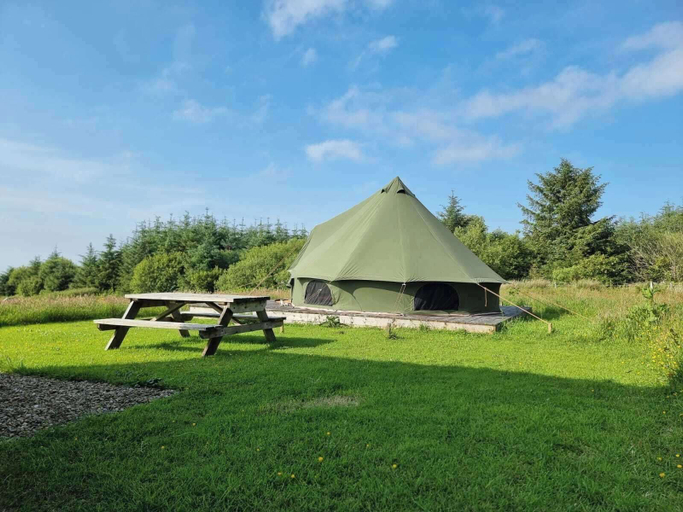 Outdoor dining, Glamping Pod - Sleeps 2 - Pets - Parking - Wifi, Ceredigion