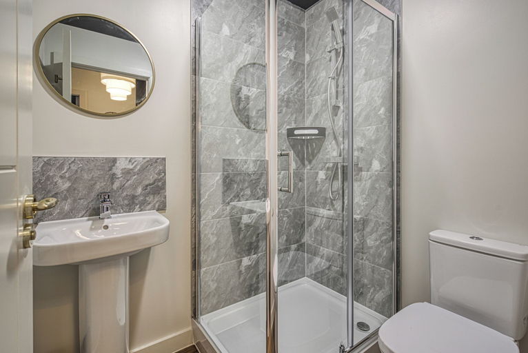Bathroom 3, Renaissance House Apartments, Sefton