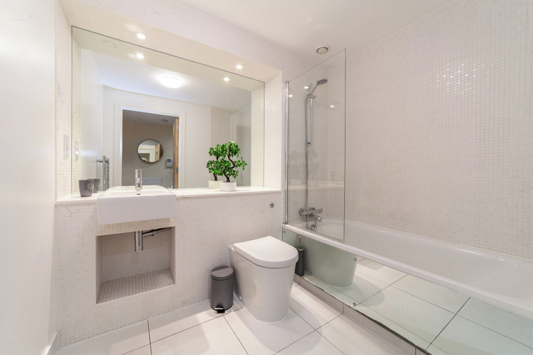 Others 3, Cosy 1 Bed Flat in Greenwich, London