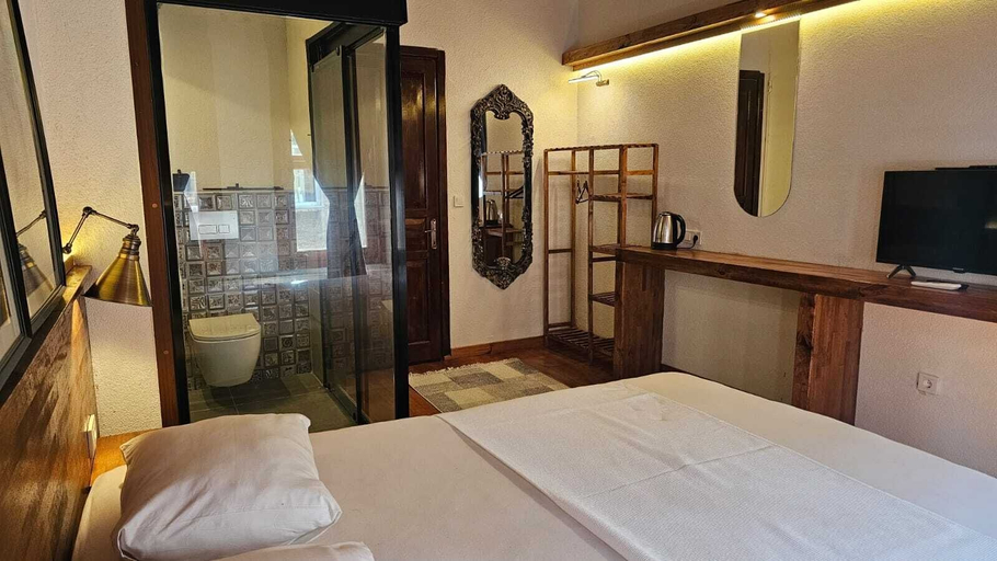Bedroom 4, Mahzen Otel, Kadıköy