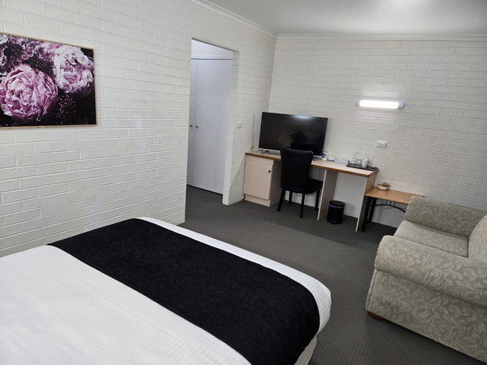 Bedroom 2, Koo Wee Rup Motel, Cardinia  - South