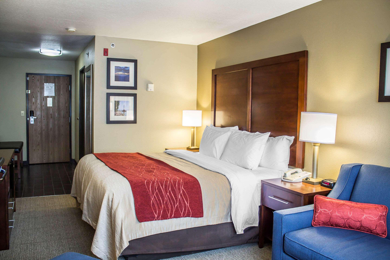 Bedroom 3, Comfort Inn River's Edge, Erie
