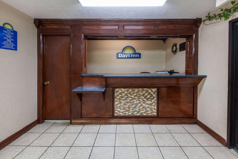 Public Area, Days Inn by Wyndham El Reno, Canadian