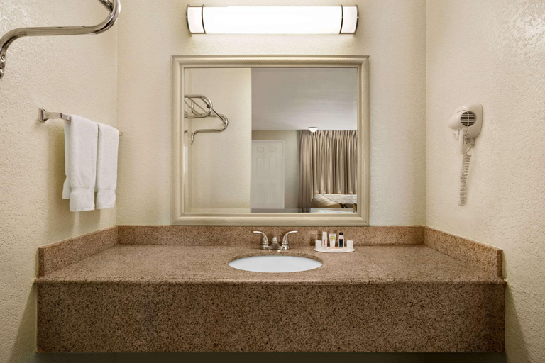 Bathroom 4, Super 8 by Wyndham Corsicana, Navarro