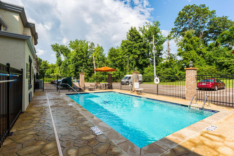 Sport & Beauty 5, Comfort Inn Tupelo, Lee