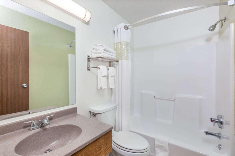 Bathroom 3, Super 8 by Wyndham North Sioux City, Union