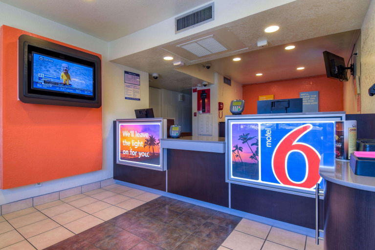 Lobby 4, Motel 6 Jurupa Valley, CA - Riverside West, Riverside