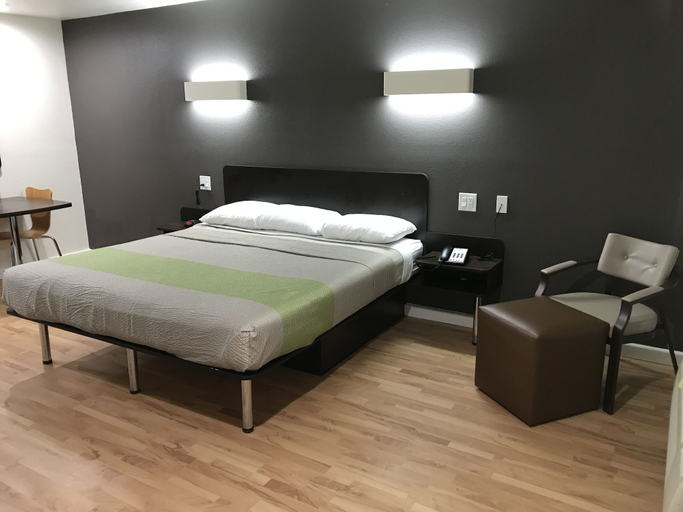 Bedroom 4, スタジオ 6 ハンツビル テキサス, Walker