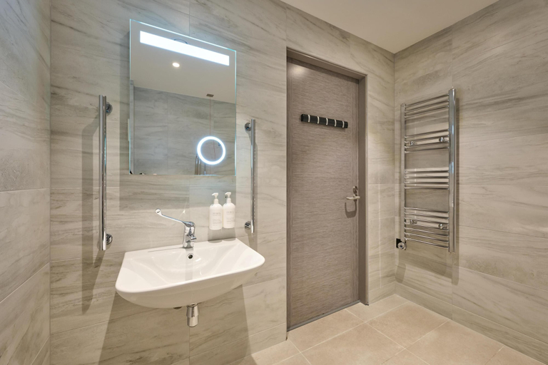 Bathroom 4, Spark by Hilton Luton, Luton