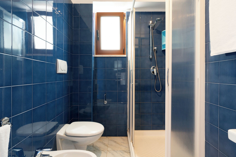 Bathroom 5, Hotel San Giovanni, Bari